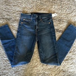 GAP TRUE SKINNY HIGHRISE JEANS 24